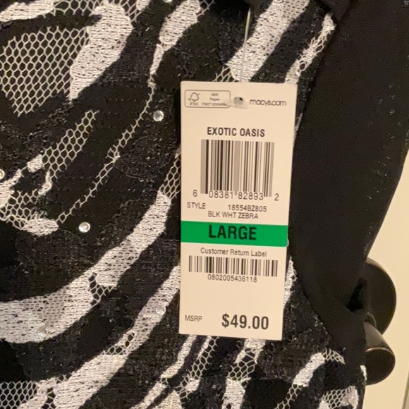 NWT. Style &  Co exotic print black and white blouse - Picture 2 of 4